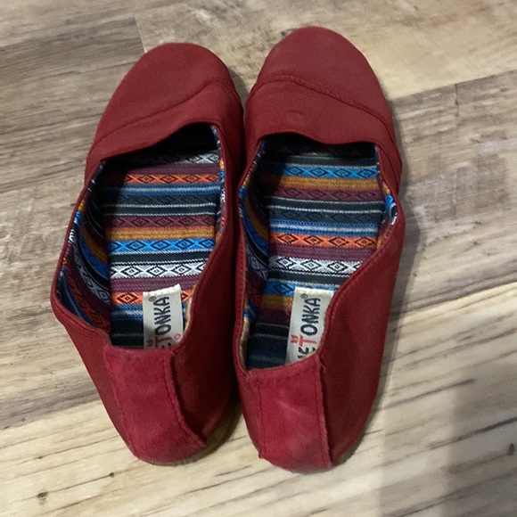 Gently worn, Minnetonka. Deep red - Picture 2 of 7